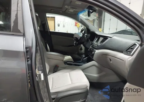 2018 Hyundai Tucson Value z USA, uszkodzony, nr VIN KM8J3CA24JU633300